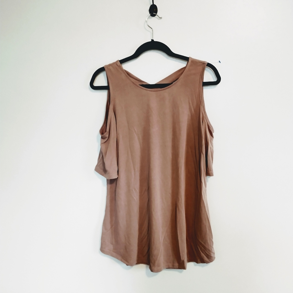 NWT cold shoulder top with crossed detail in the back.  Promesa size medium the
